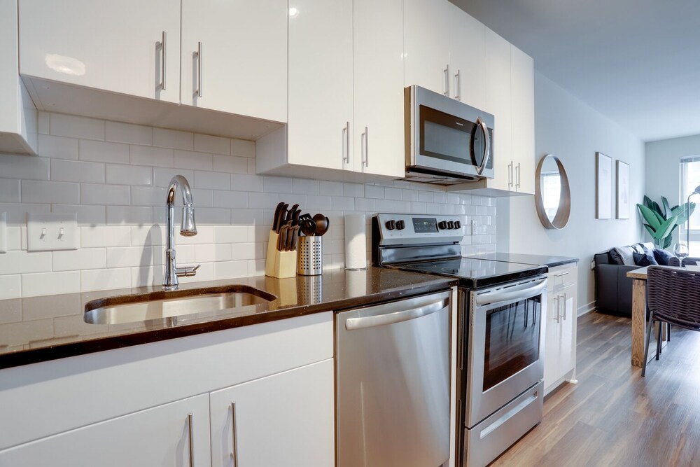 Fun & Comfort Await Alexandria Apartment