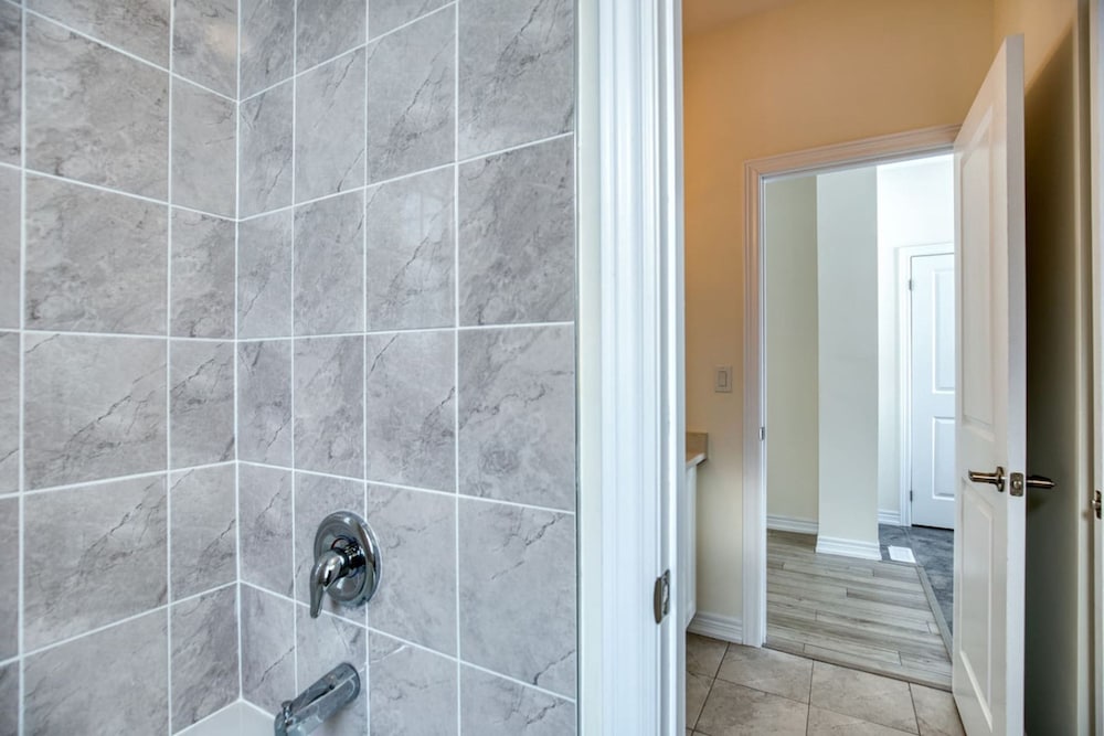 Spacious Brand New 4-bed Retreat in Quinte West