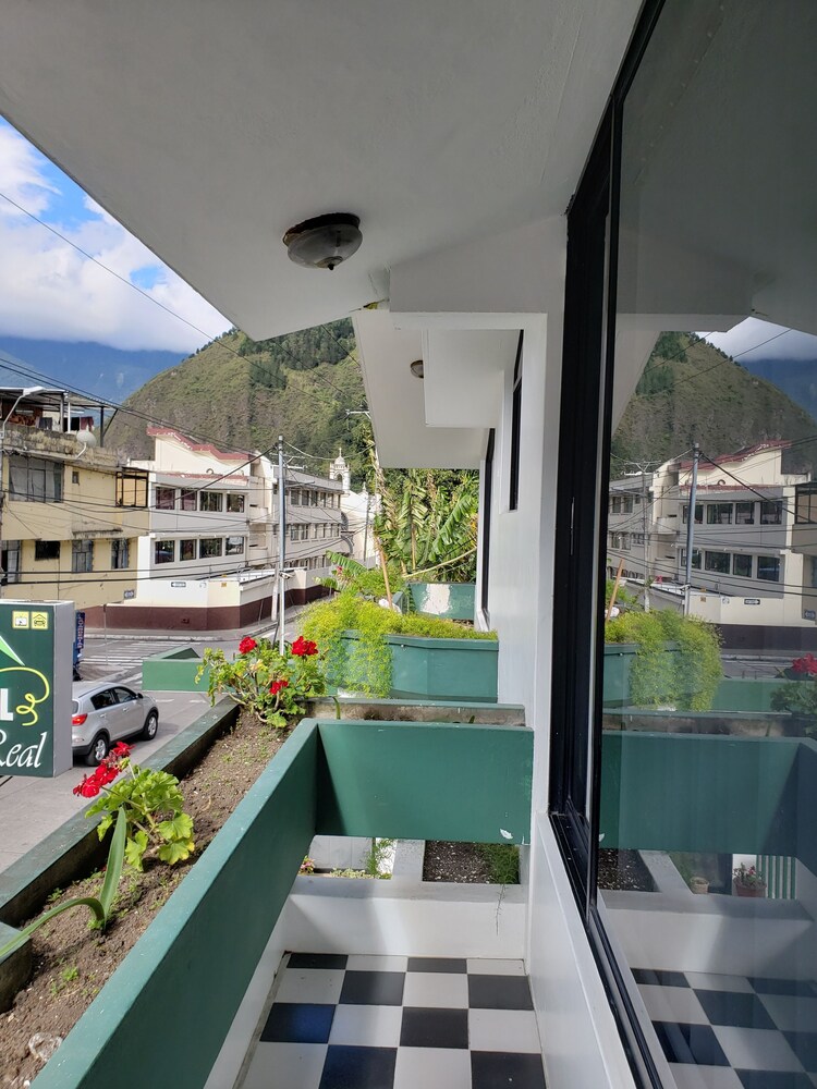 Hostal Monte Real