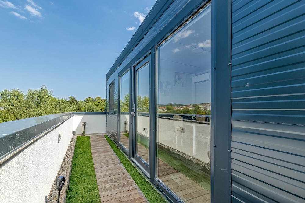 Rooftop Home With Whirlpool Sauna