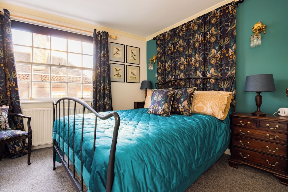 Mayfair 9-bed Townhouse - Sleeps 16, Patio & Ac
