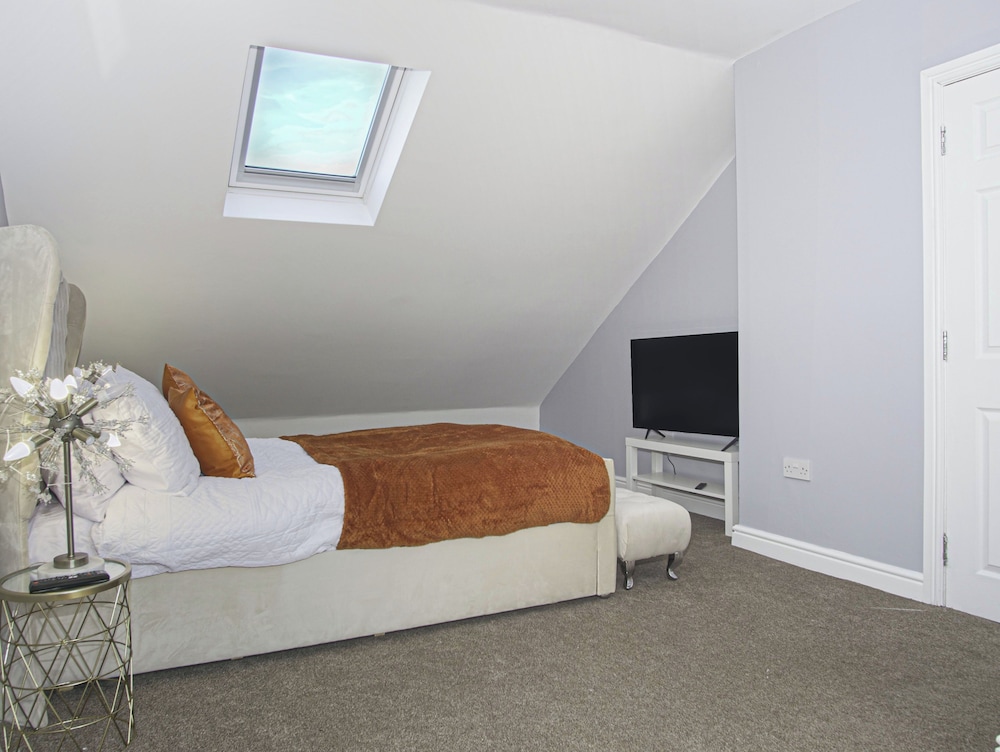 Cozy Riverside Retreat in Snodland