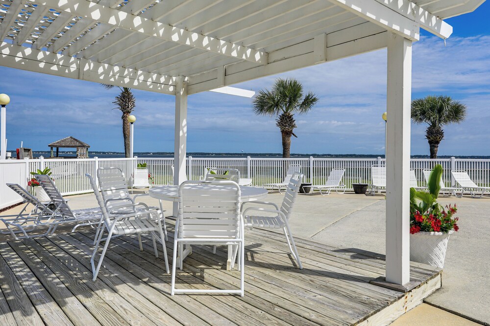 Marina Views, Walk to Beach: Atlantic Beach Condo!