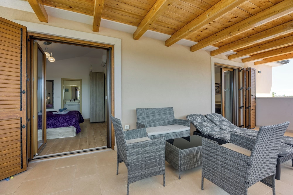 Pool and Fun Villa Stella Klarici