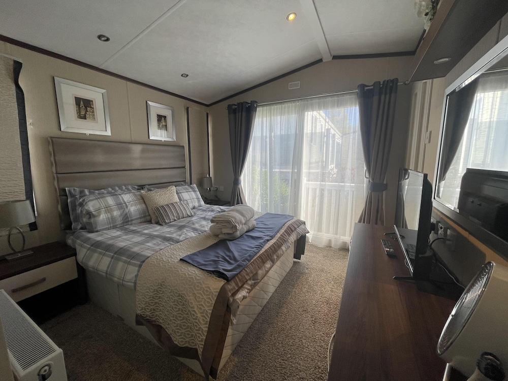 Poole Harbour View Lodge at Rockley Park view 3