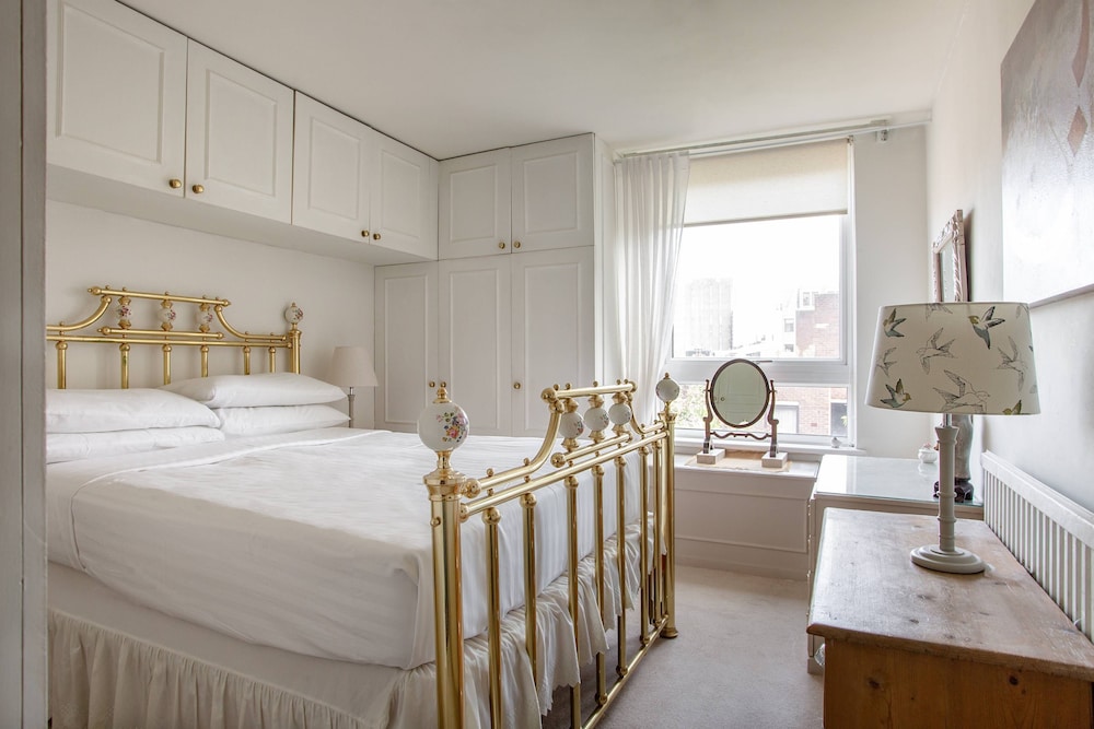 Odhams Walk by Onefinestay view 2