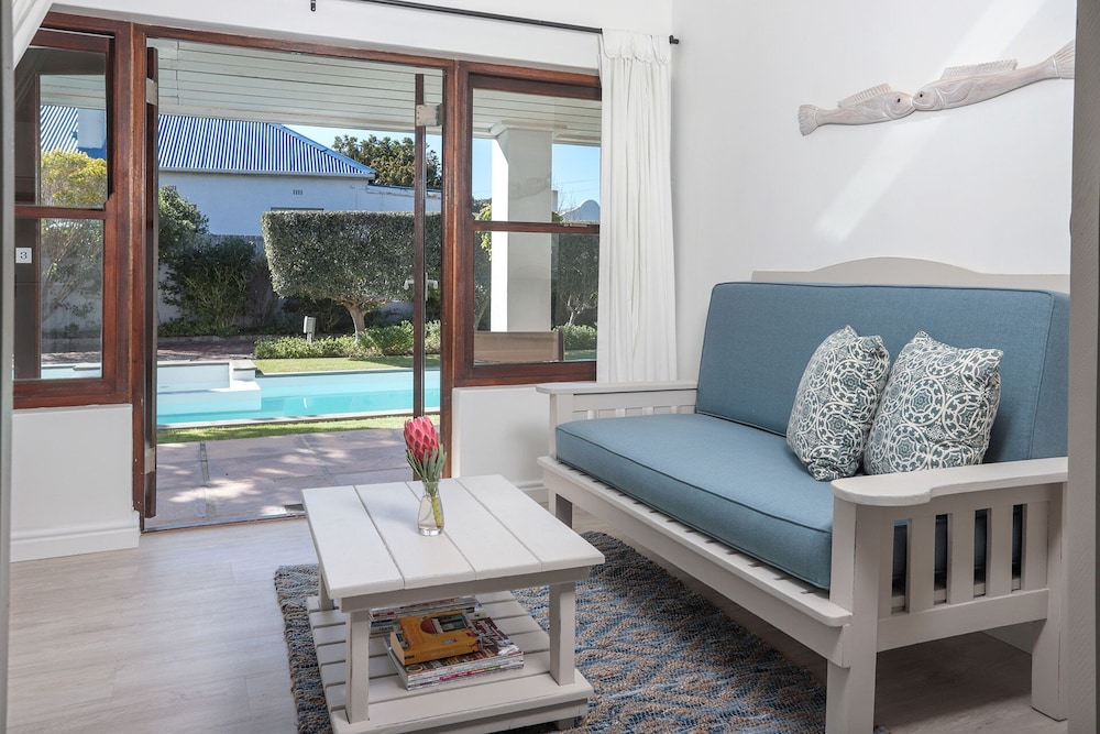 Sixteen Guest House on Main