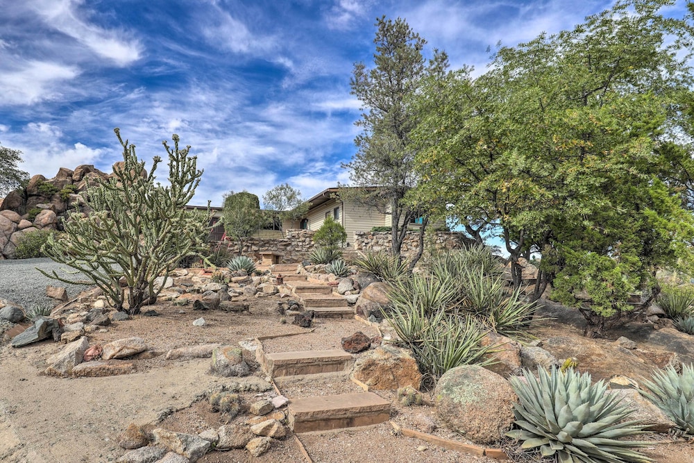 Walk to Watson Lake: Private Prescott Home!