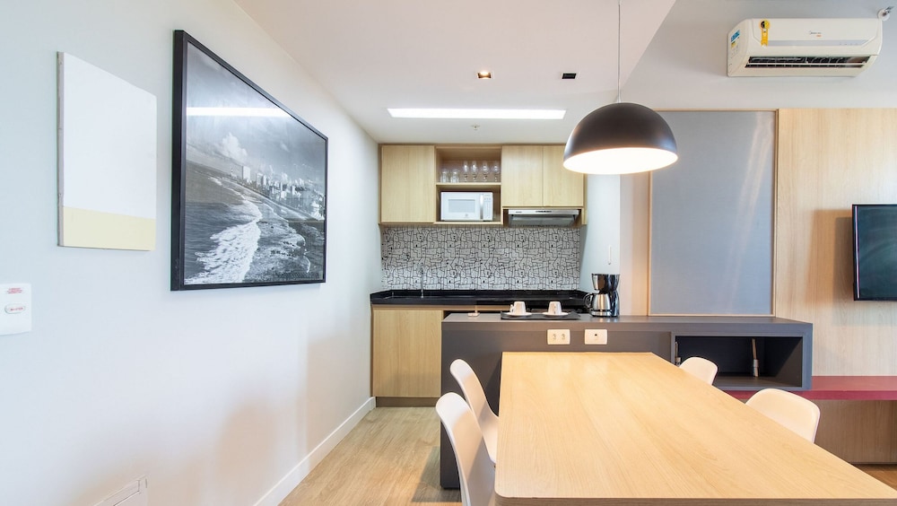 Accommodation With Pool, Sauna, and gym in the Heart of Salvador - AAP