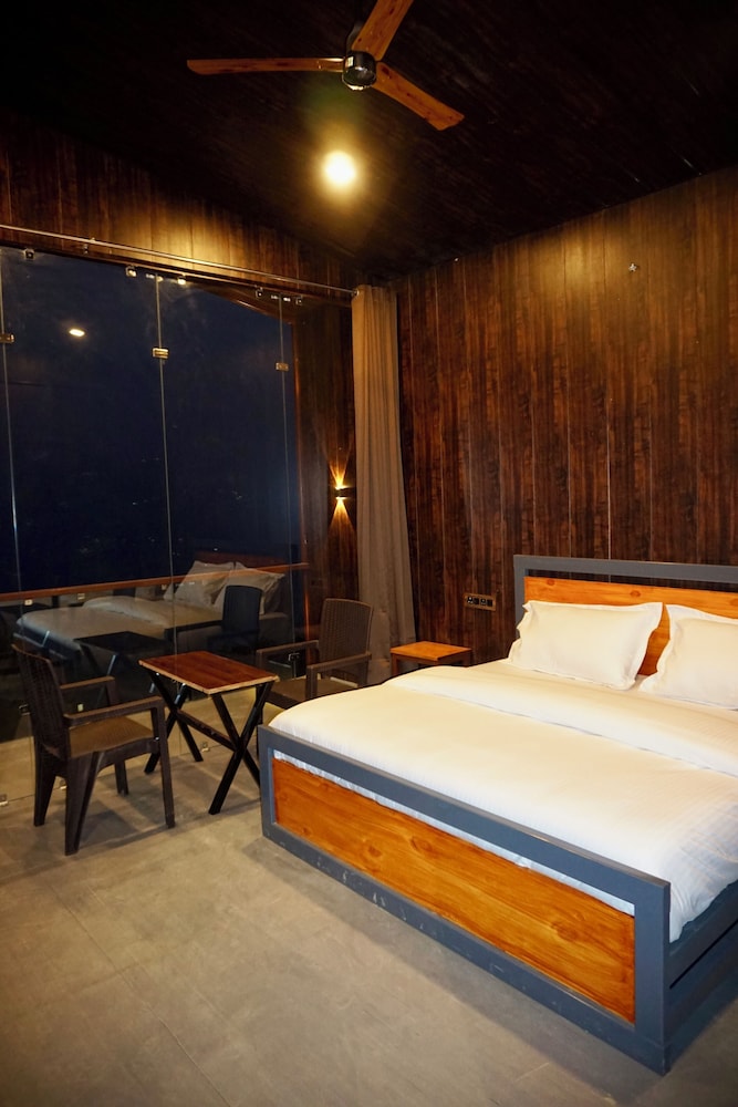 Ekaiva Resort, New Tehri : A Boutique Lake View Hotel