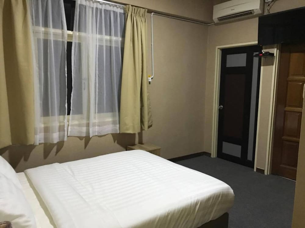 SPOT ON 89645 Ong's Court photo 4