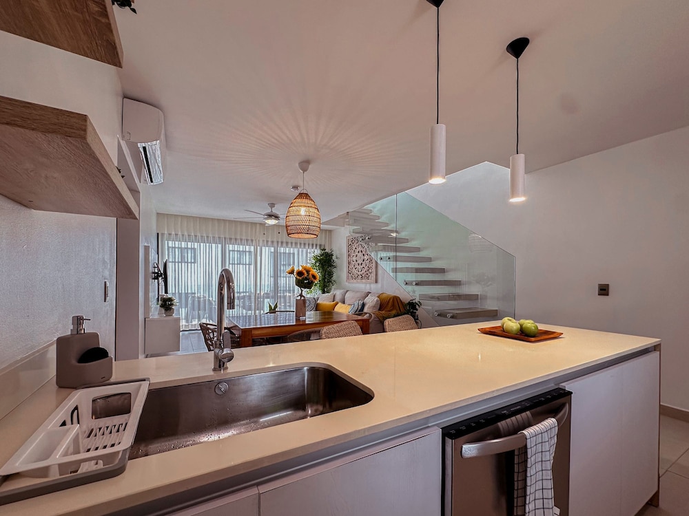 Fantastic Beach Penthouse With Rooftop BBQ