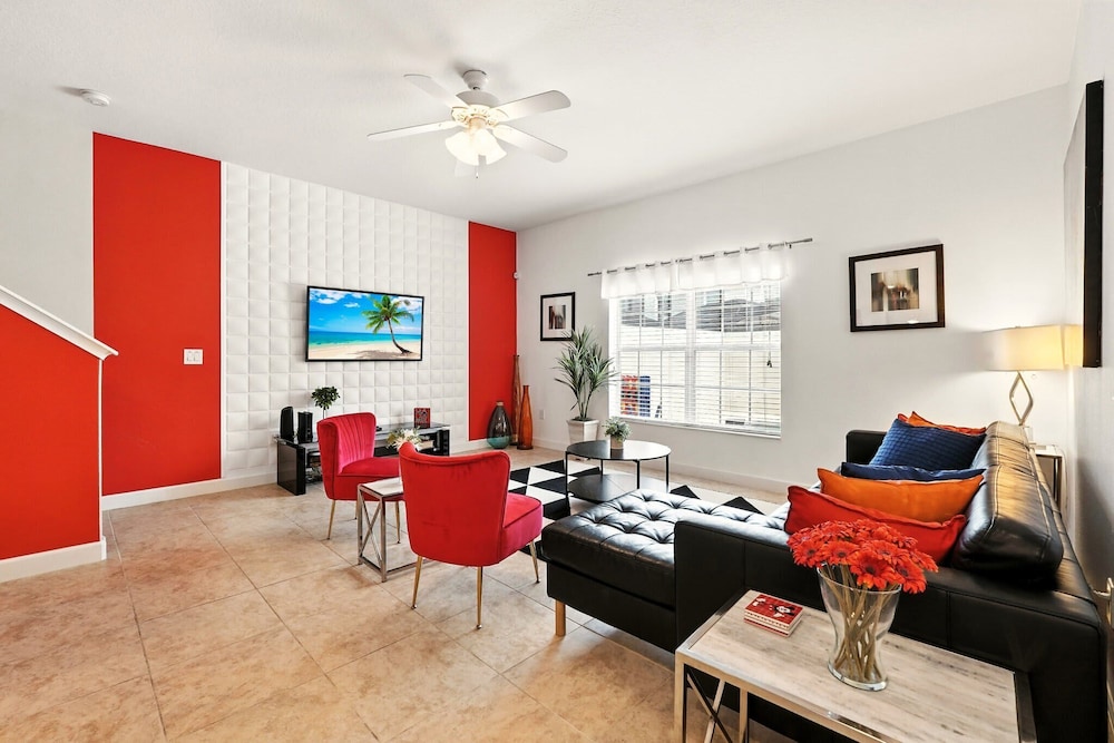Vibrant 5BR Family Retreat in Storey Lake!