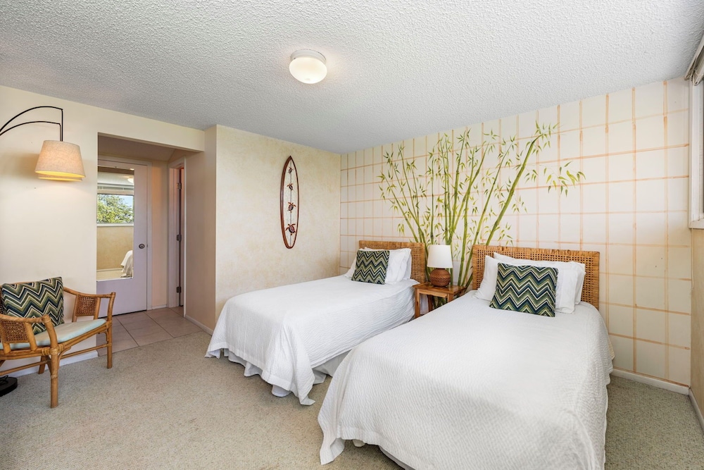 2 Bedrooms + Loft - Sleeps 6 - Ocean & Golf Views - Lanai - Vrkcv