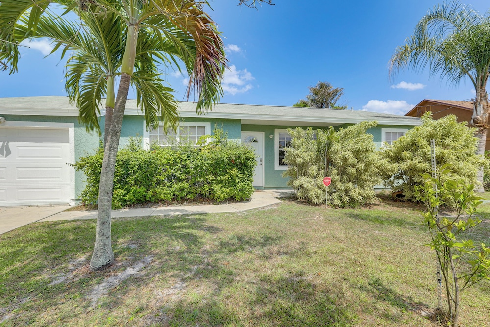 6 Mi to Beach: Port St Lucie Home w/ Fenced Yard