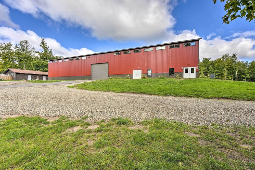 Pet-friendly Cassoplis Cabin, Close to Parks!