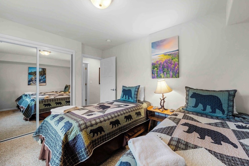 Lookout Point Retreat for 6
