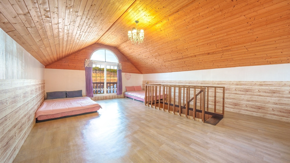 Taean Vintage House Pet-friendly Pension