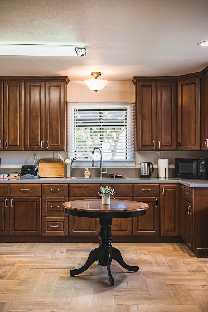 Comfortable Pasadena Retreat With Good Location