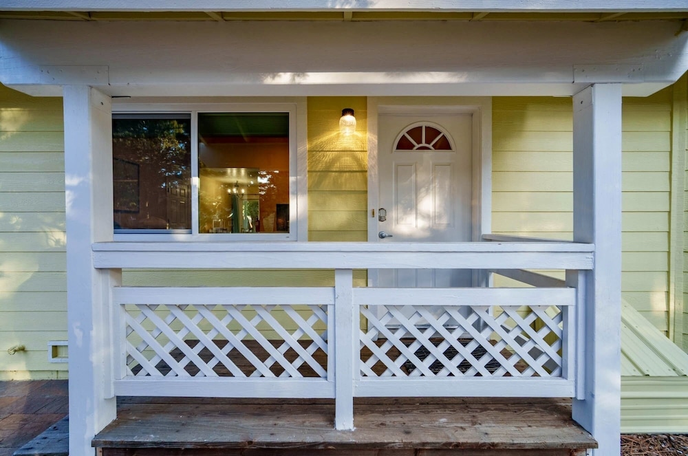 1821 Arrowhead 2 Bedroom Home