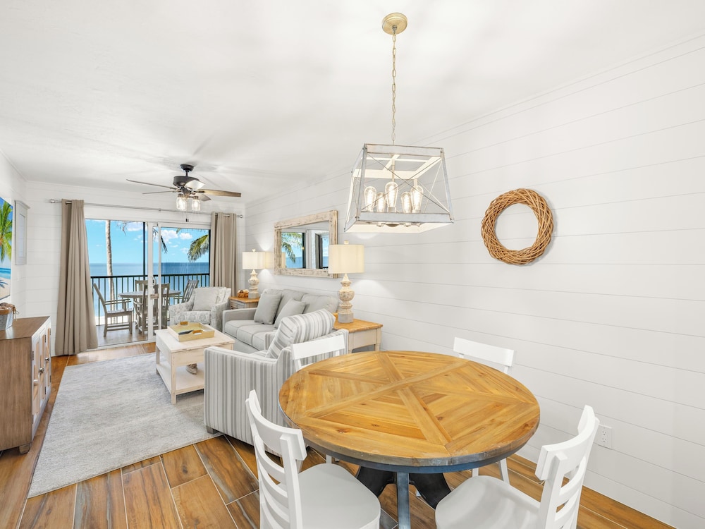 Seaside 2 by Distinctive Beach Rentals