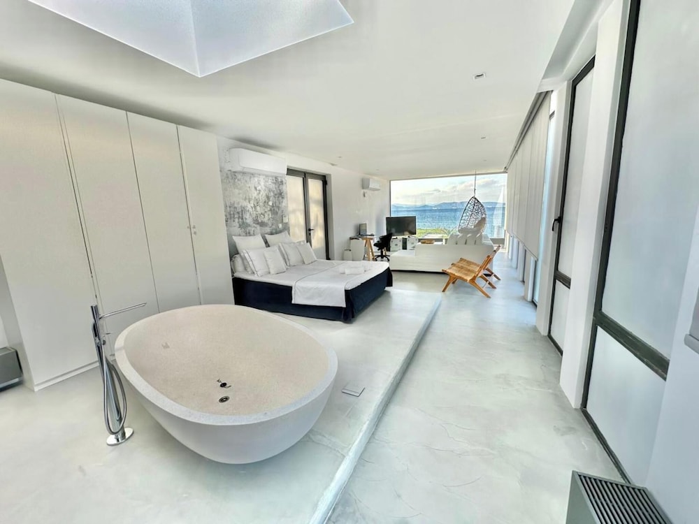 Horizon Luxury Seafront Villa