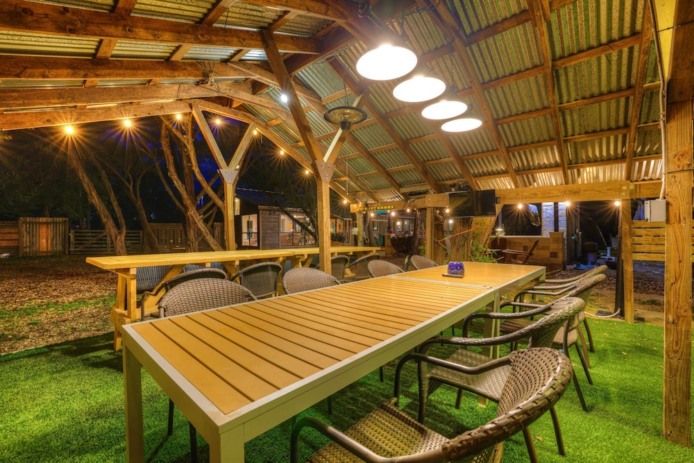 Terracotta Oasis - Wimberley for 30 Guests