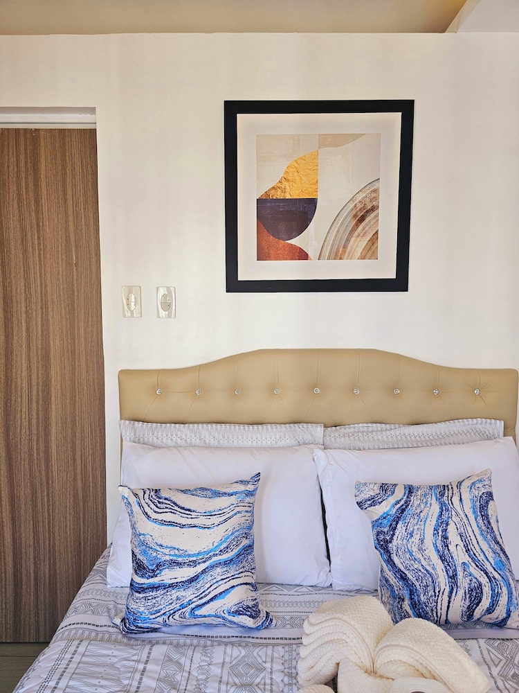 Hannah Crib at Shore Residences