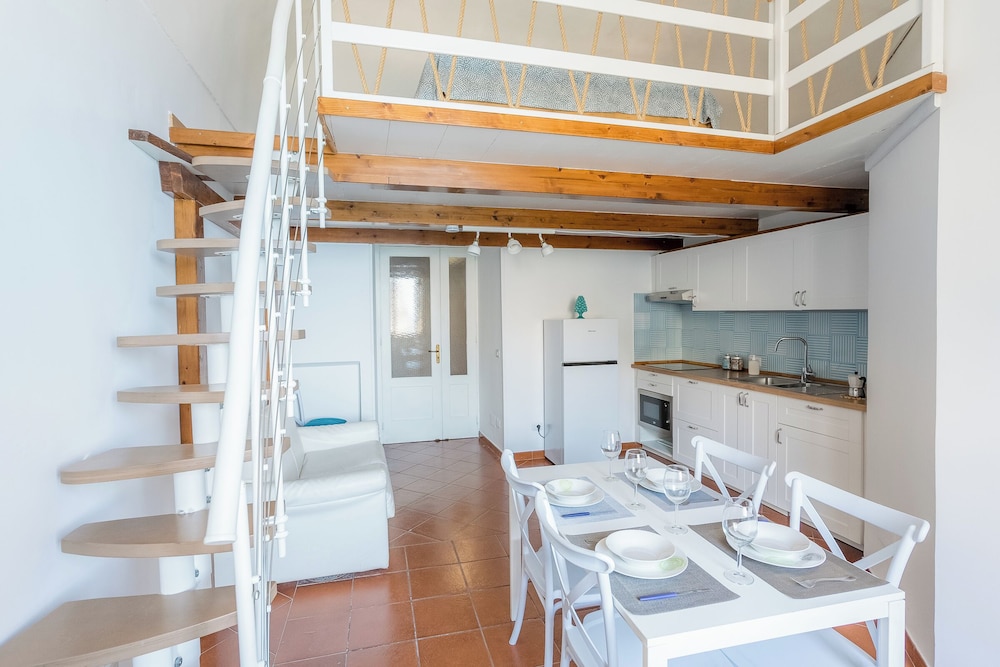 DIPINTO APARTMENTS