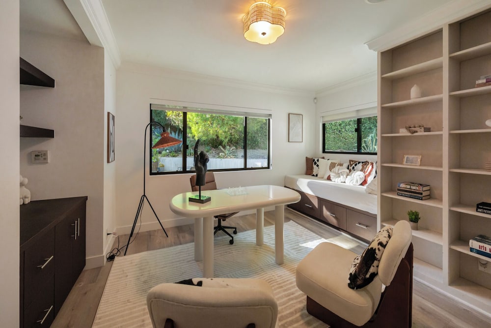Valea Estate - Secluded Beverly Hills Retreat 1-acre Oasis