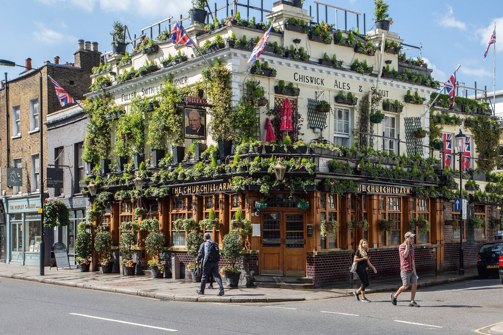 Kildare Gardens by Onefinestay