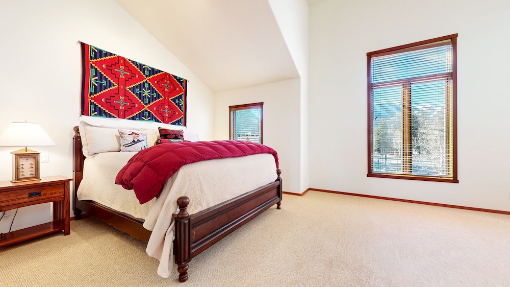 Snowcreek V #819 4 Bedroom Condo