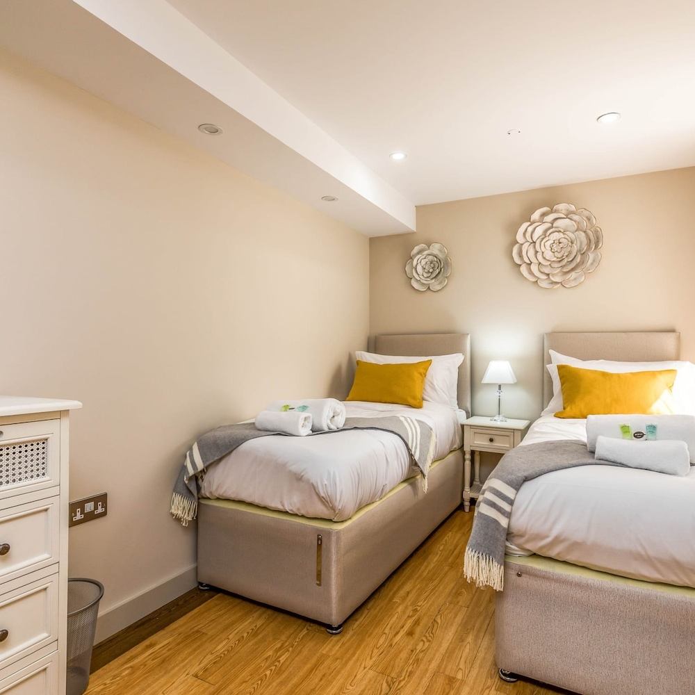 Modern Ground Floor Apartment With Parking view 3