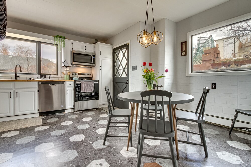 Classic Butte Vacation Rental w/ Mountain Views! view 5