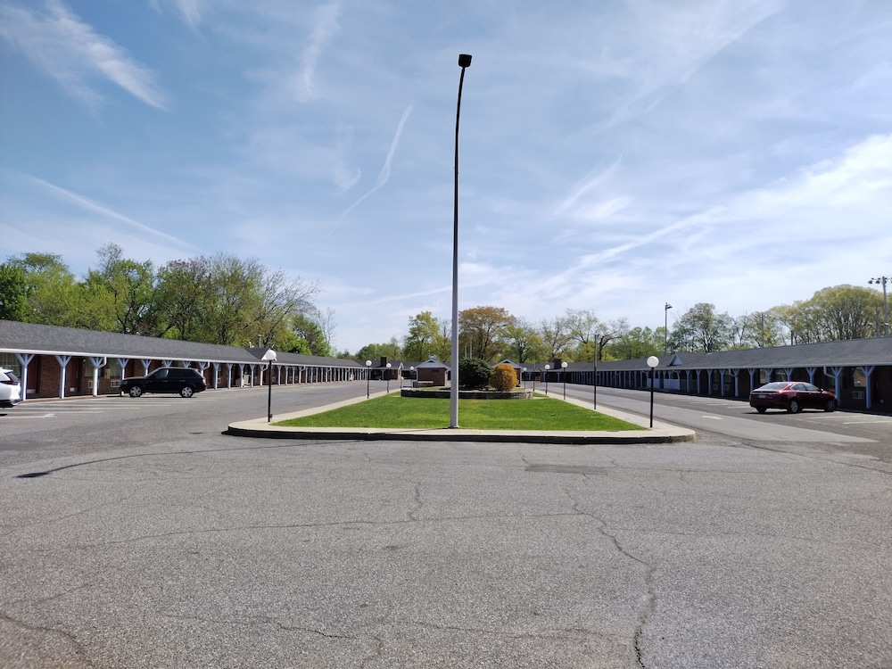 Budget Inn and Suites
