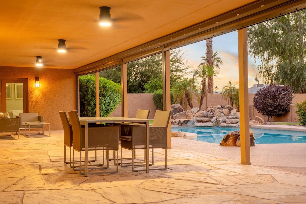 Scottsdale Clubhouse With Pool and Basketball
