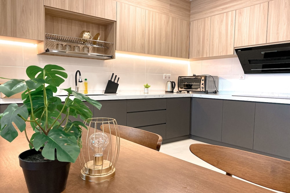 The Reizz Residence by Emily in Town