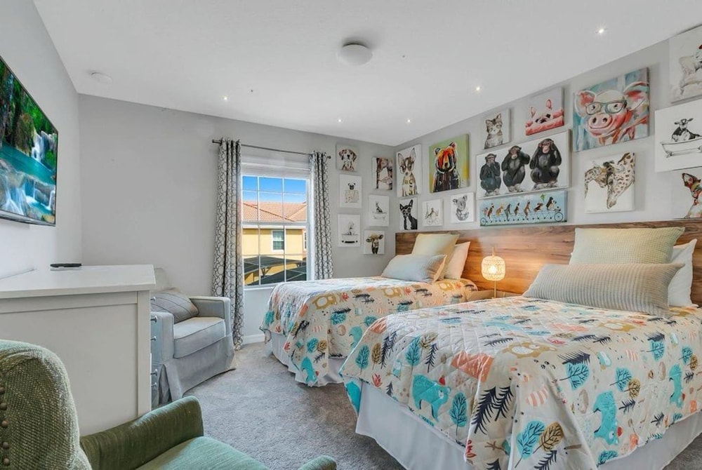 Amazing 4bdr House w Pool - PP