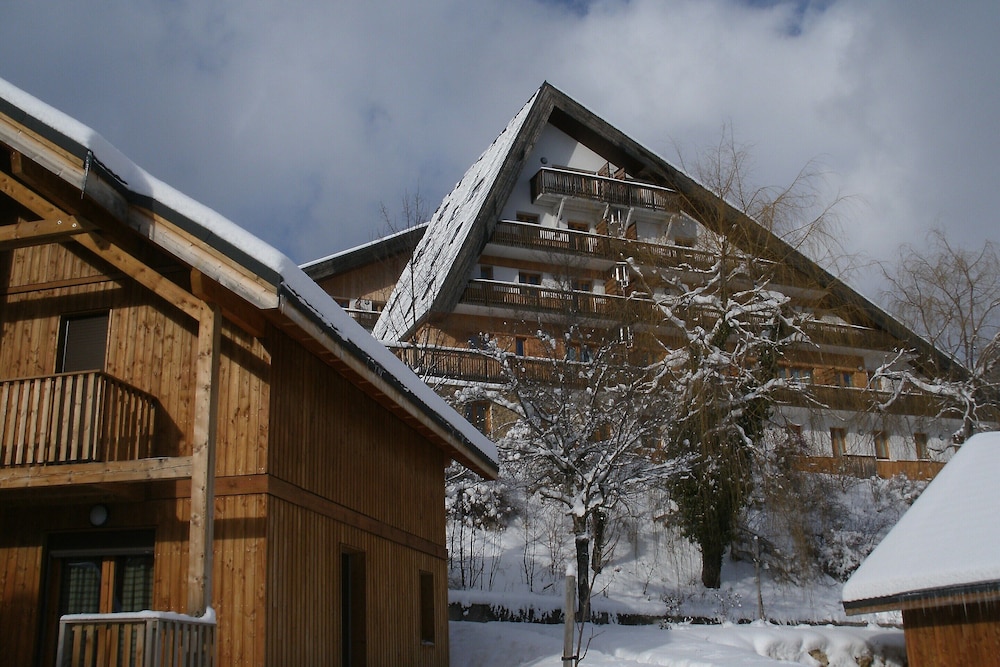 Alpine Escape Near Slopes