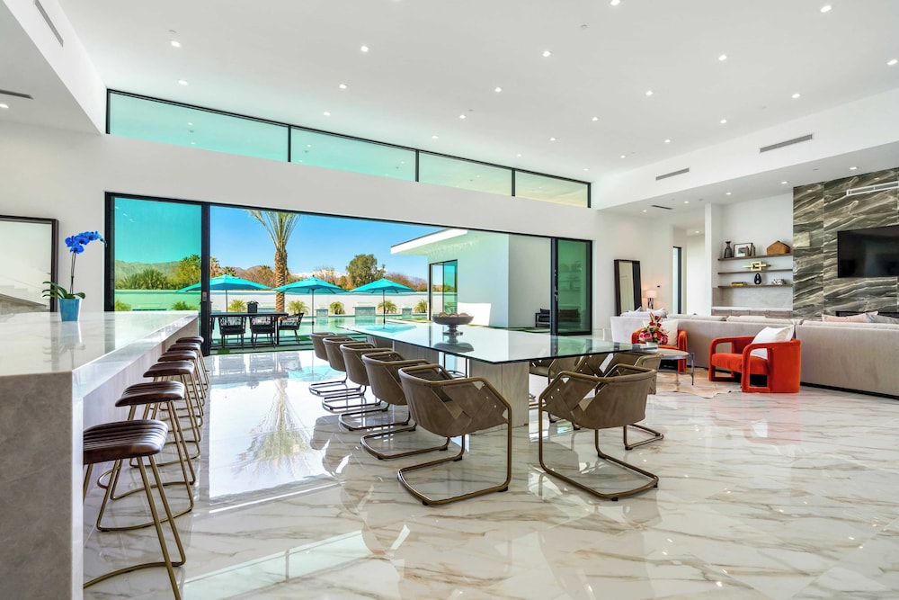 Pool, Hot Tub & Putting Green Minutes From Dining & Golf Bravo Villa #13 by Avantstay