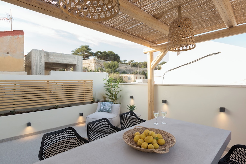 Old Town Charm-Cozy 2BR with Rooftop