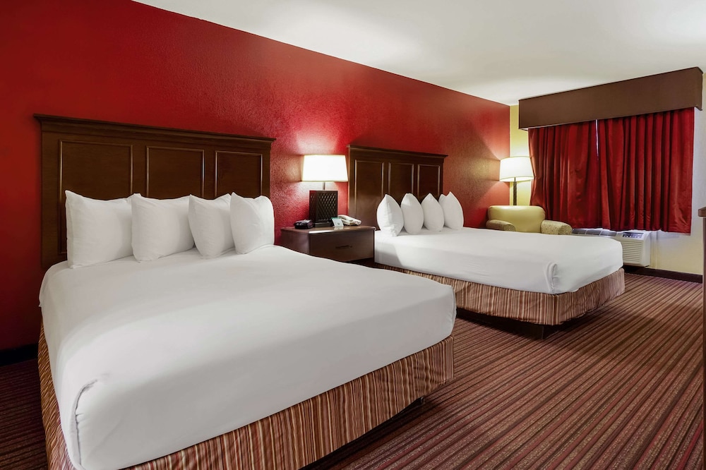 Quality Inn & Suites West Helena