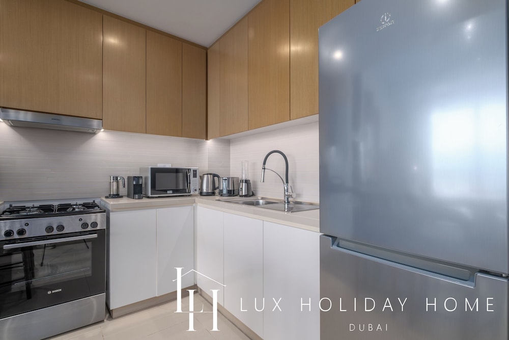 LUX 52 42 Deluxe Marina View Suite 3