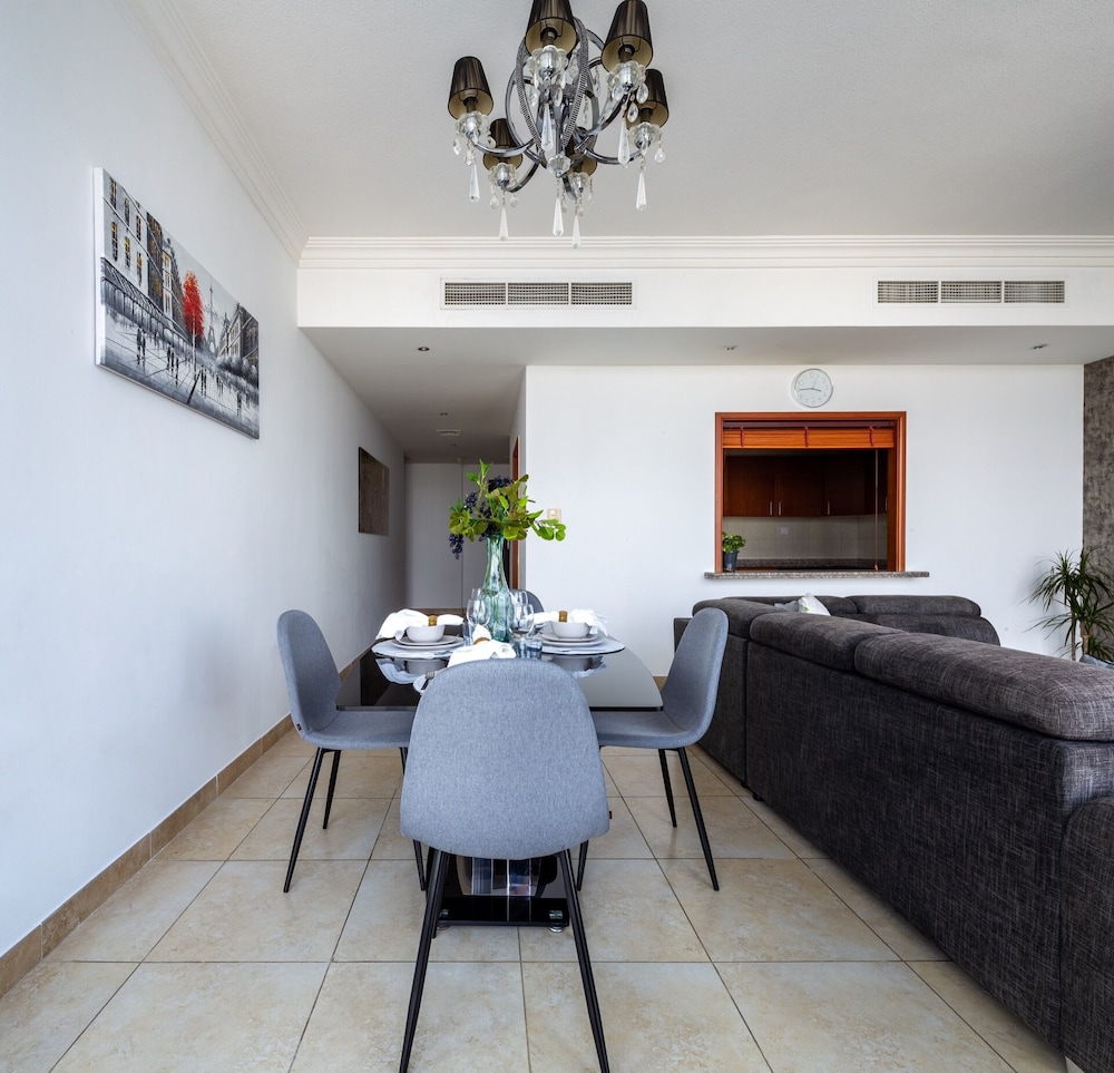 Luxury Living in This Stylish 2BR in Dubai Marina