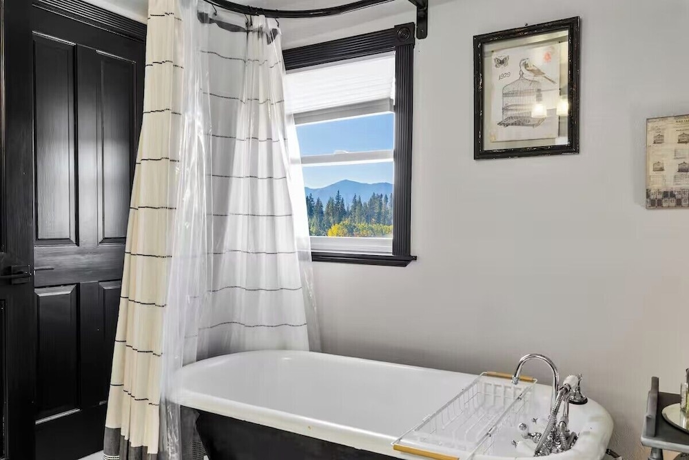 The Three Bears Retreat - King suites