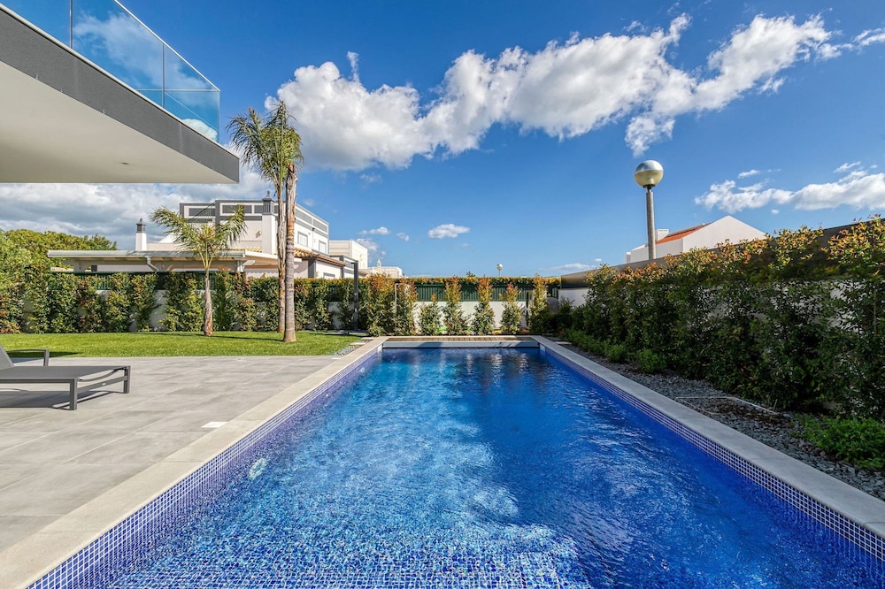 Manatee Modern Luxurious Villa