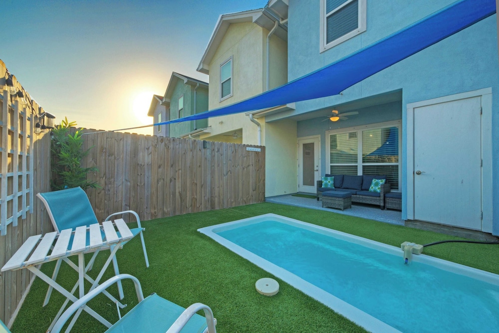 Peaceful Paradise Private Pool, Balcony Views + 5 Mins to Whitecap Beach