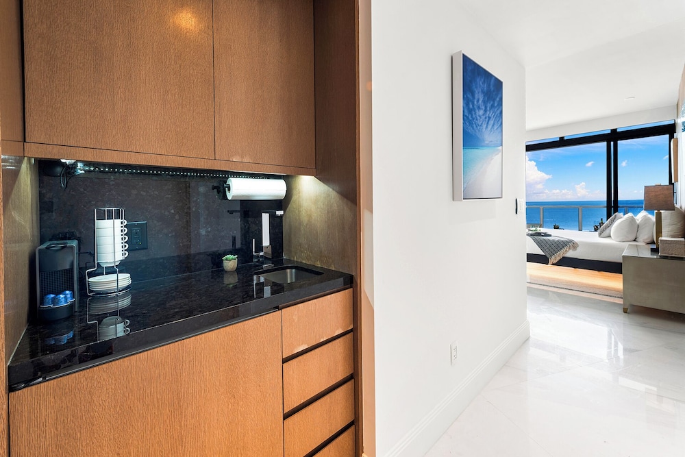 W South Beach Private Luxury Suites