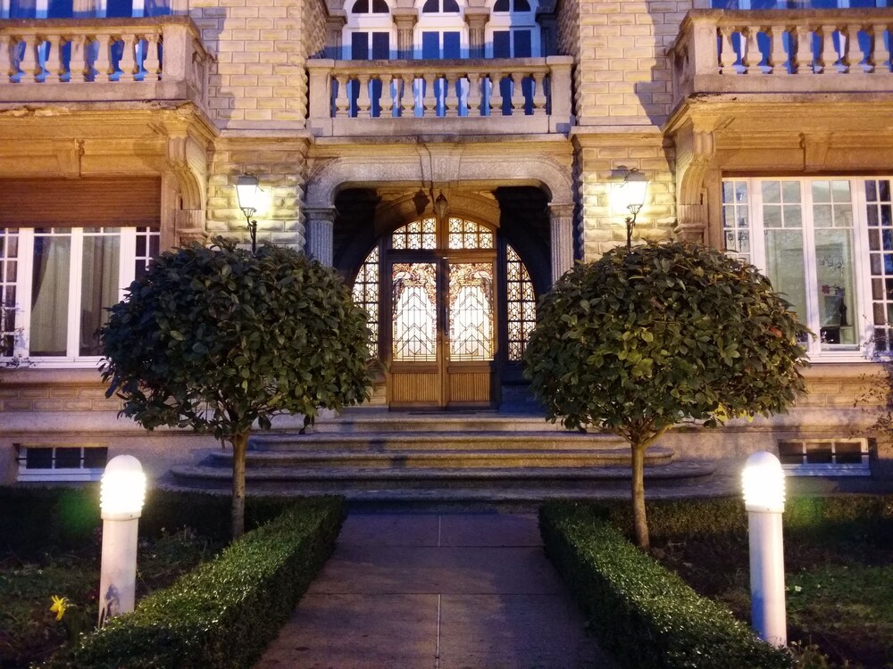 Castel Bayeux Guesthouse
