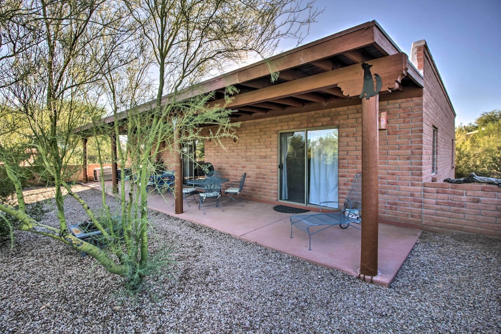 Tucson Home - Hiking Trail Access On-site! view 2